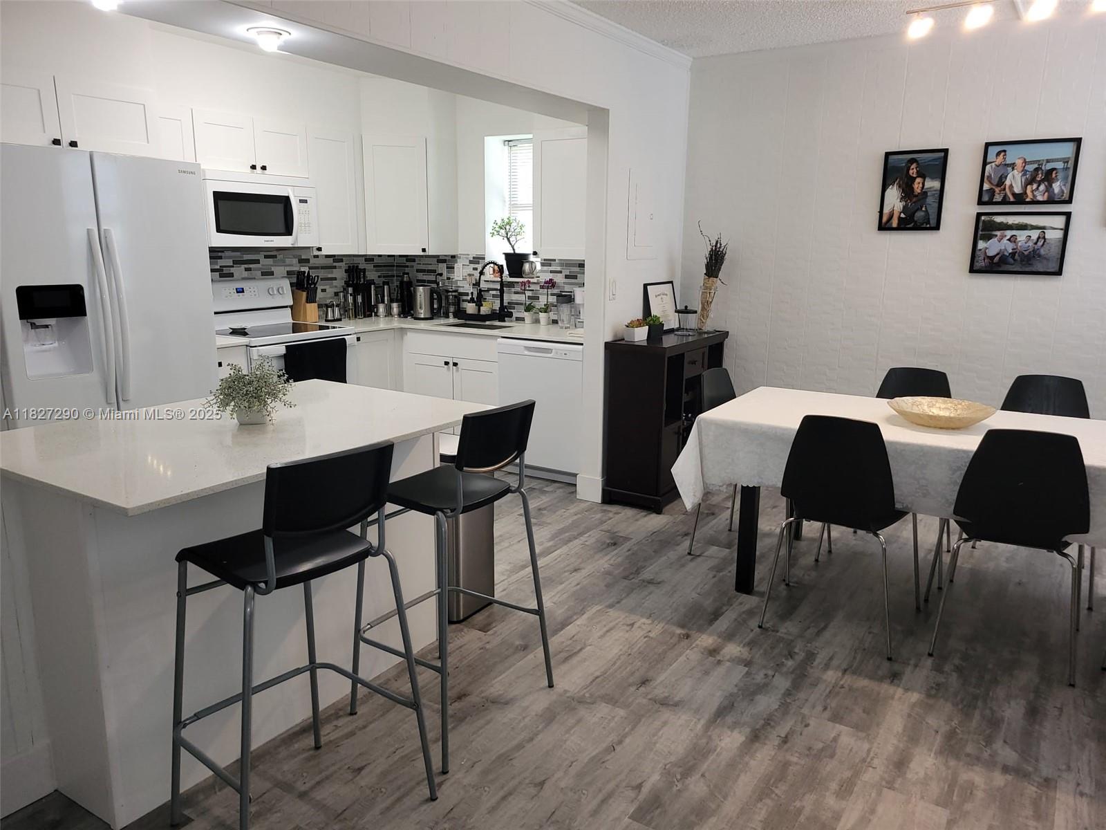 THIS SPACIOUS CONDO, ALMOST 1400SQFT- RENOVATED KITCHEN AND FLOOR - 3/2 IN THE HEART OF AVENTURA WASHER AND DRYER INSIDE THE UNIT - 1 ASSIGNED PARKING VERY CLOSE TO UNIT - AMENITIES: 2 POOLS WITH BBQ GRILLS, GYM, PLAYGROUND AND PARTY ROOM - GREAT LOCATION NEAR EVERYTHING AVENTURA HAS TO OFFER; AVENTURA MALL, PUBLIX, WHOLE FOODS, TURNBERRY GOLF COURSE - GREAT SCHOOL DISTRICT - THIS BEATIFUL PROPERTY WILL BE READY TO MOVE IN THE FIRST WEEK OF AUGUST
***FOR SHOWING INSTRUCTIONS PLEASE SEE BROKER REMARKS****