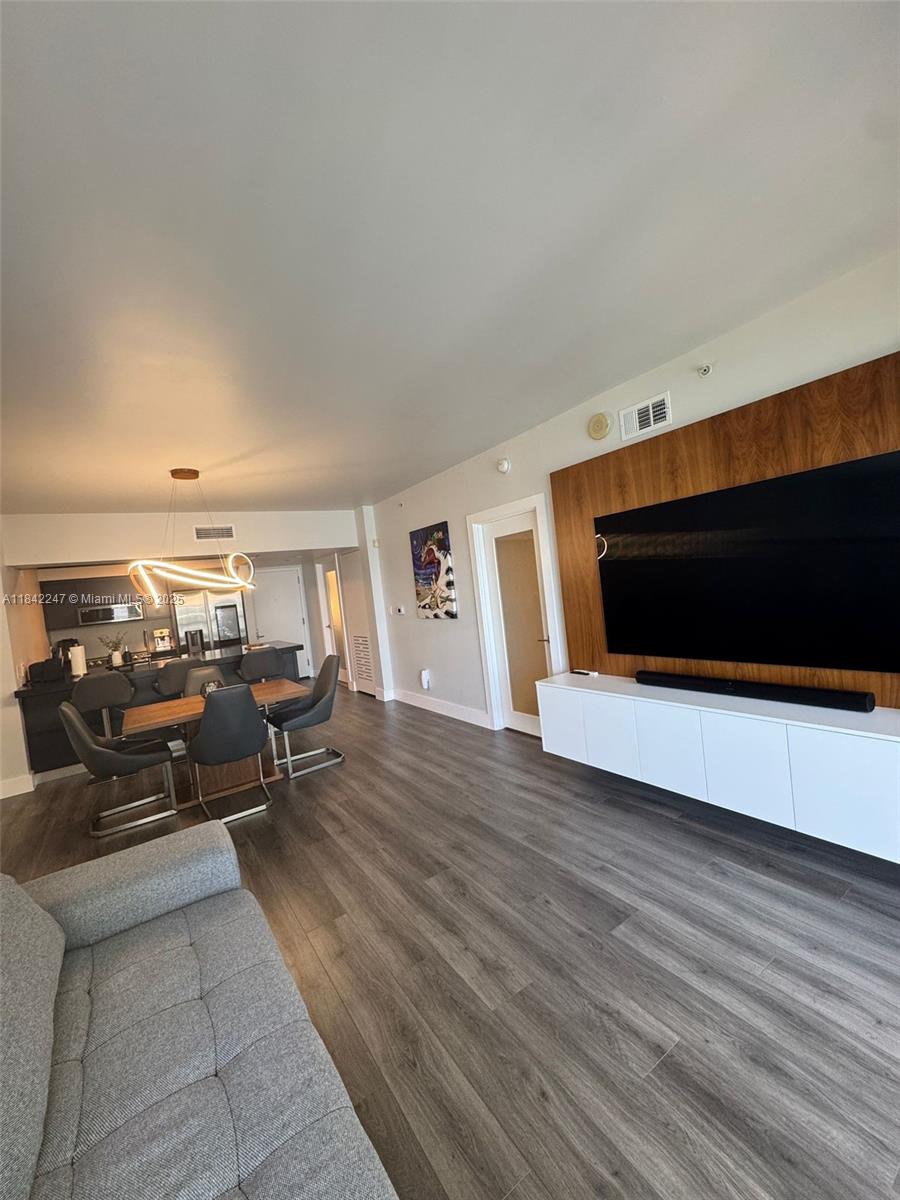 1750 N Bayshore Dr 2803