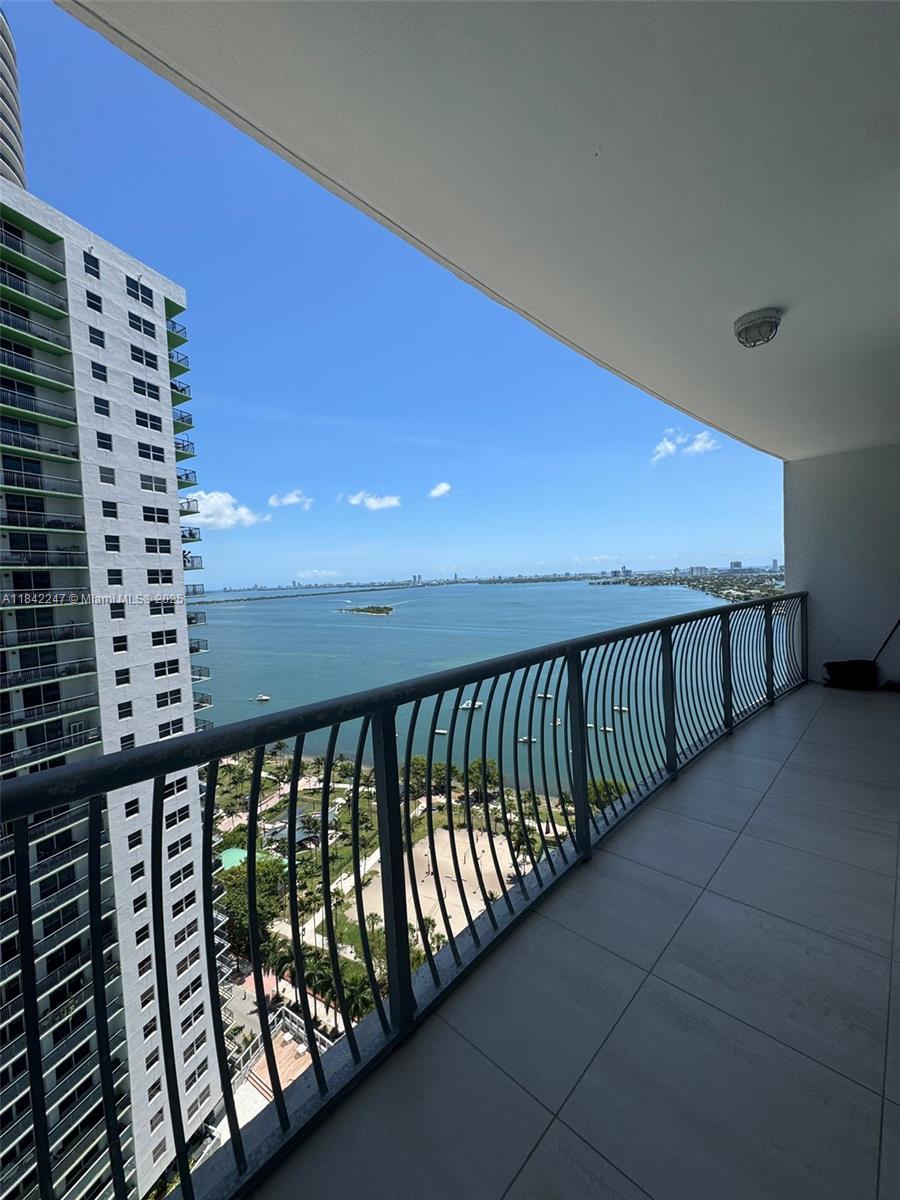 Bay/Water View, fully FURNISHED, beautiful 1-Bedroom/1-bathroom condo in Opera Tower in Edgewater! Open-concept living layout. Open kitchen with stainless steel appliances, and granite countertops. In-suite washer/dryer. Spacious bedroom, with lots of natural light, large walk-in closet and full bathroom. Generous balcony with amazing water/skyline views. Tile flooring. Opera Building offers great amenities 24-hr security, valet parking, clubhouse, spa, fitness center, pool, and even a convenience store! Just in front of Margaret Pace Park, Boley & tennis courts, open gym, playground for kids, petpark! Near Bayside, AAArena (NBA & concerts), Adrienne Arsht Center, shops, restaurants, Publix, Metromover, Miami Beach, Wynwood, Midtown, Downtown, Brickel. Monthly rentals allowed !