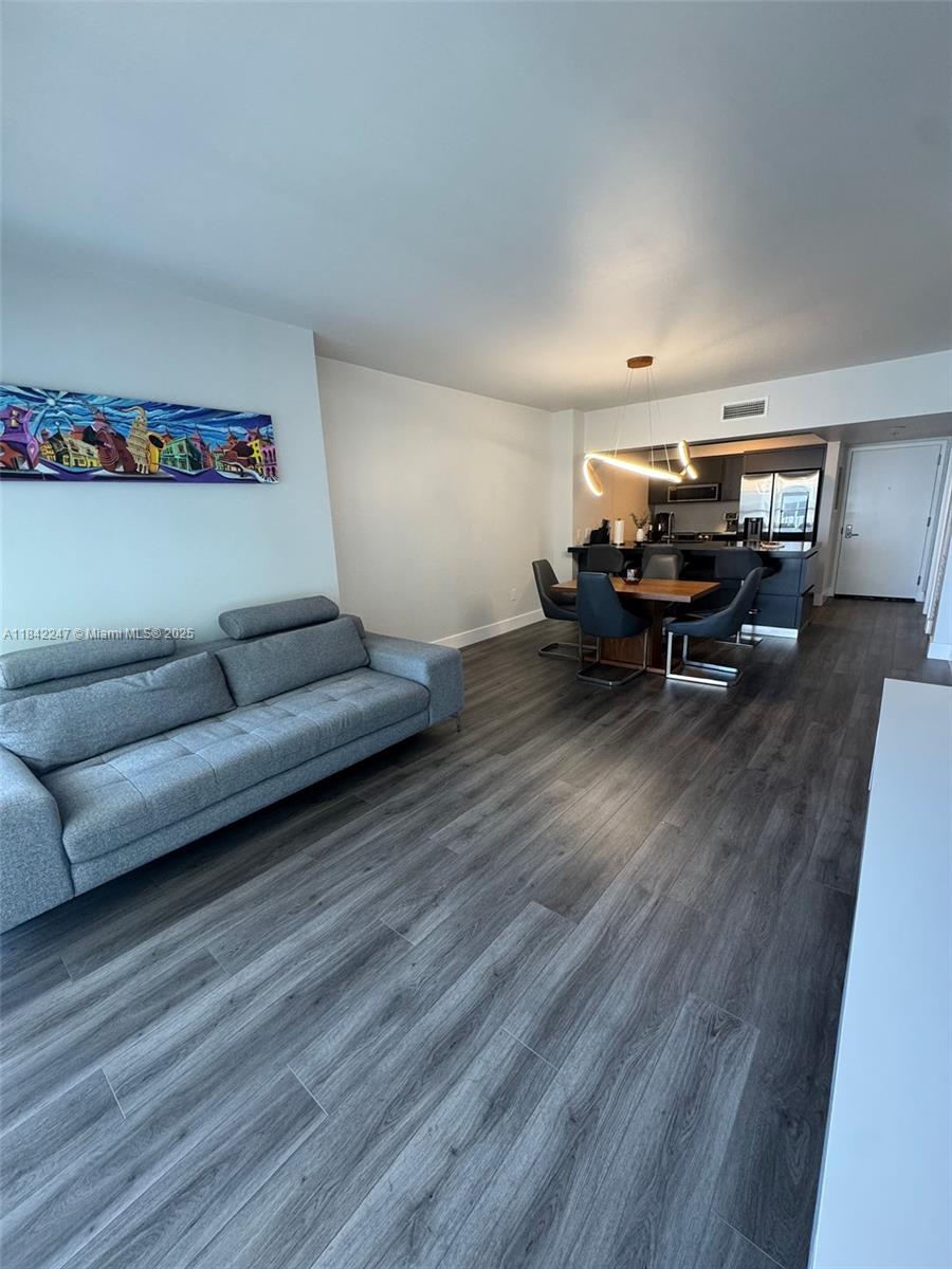 1750 N Bayshore Dr 2803