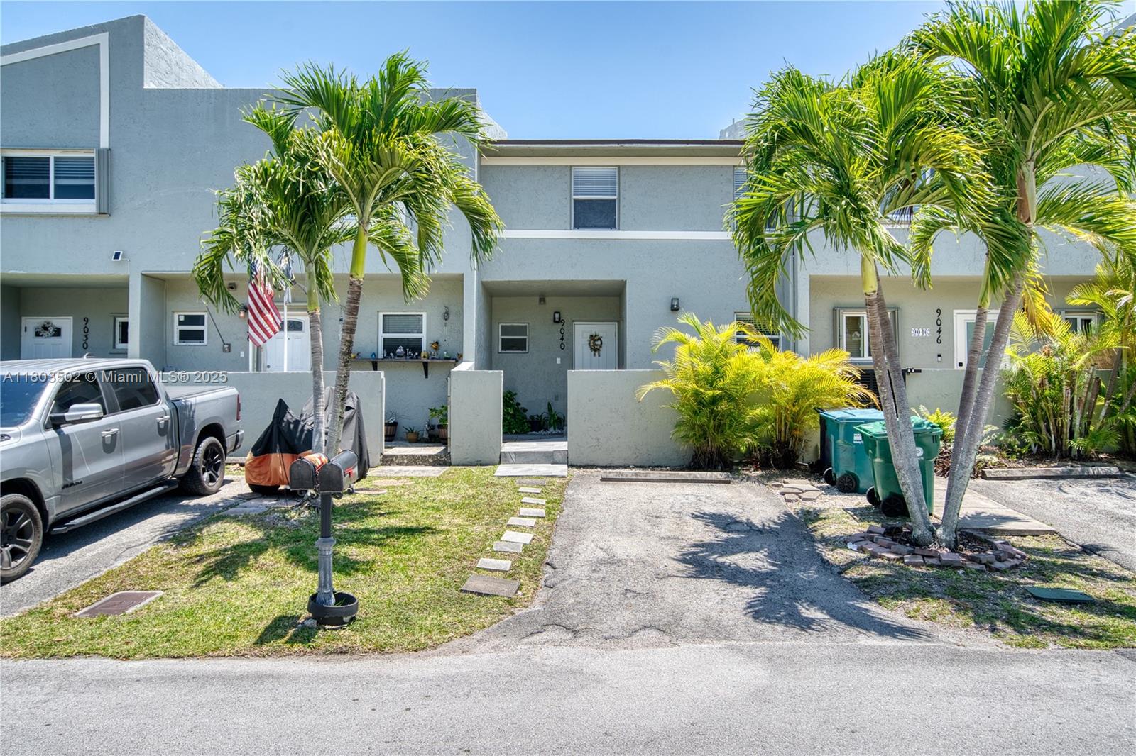 9040 Sw 203rd Ter, Cutler Bay, Miami-Dade County, Florida - 3 Bedrooms  
3 Bathrooms - 