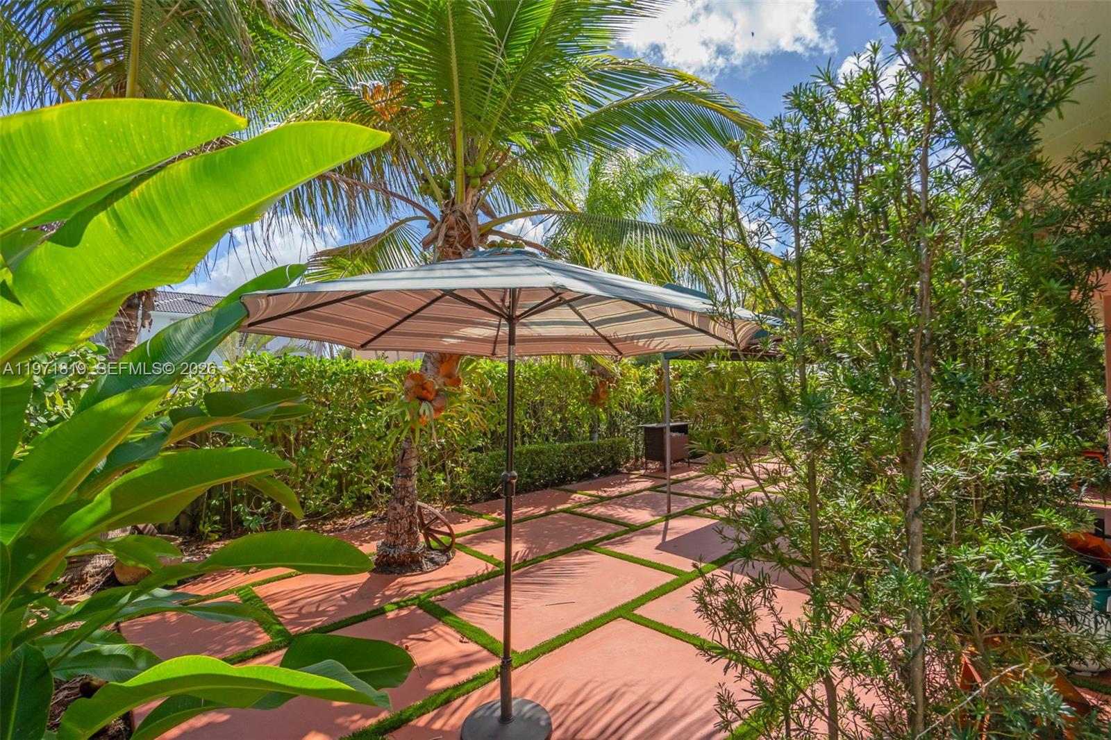 TWIN LAKE SHORES CENTRAL - Residential