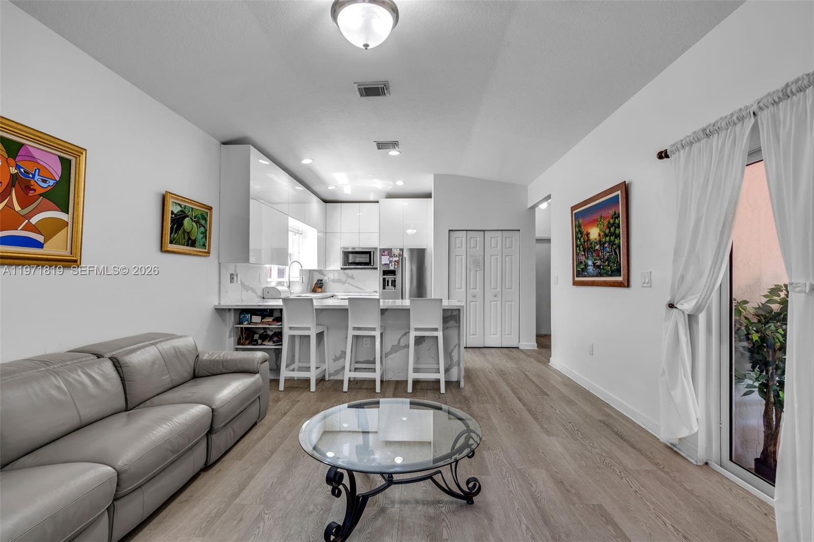 TWIN LAKE SHORES CENTRAL - Residential