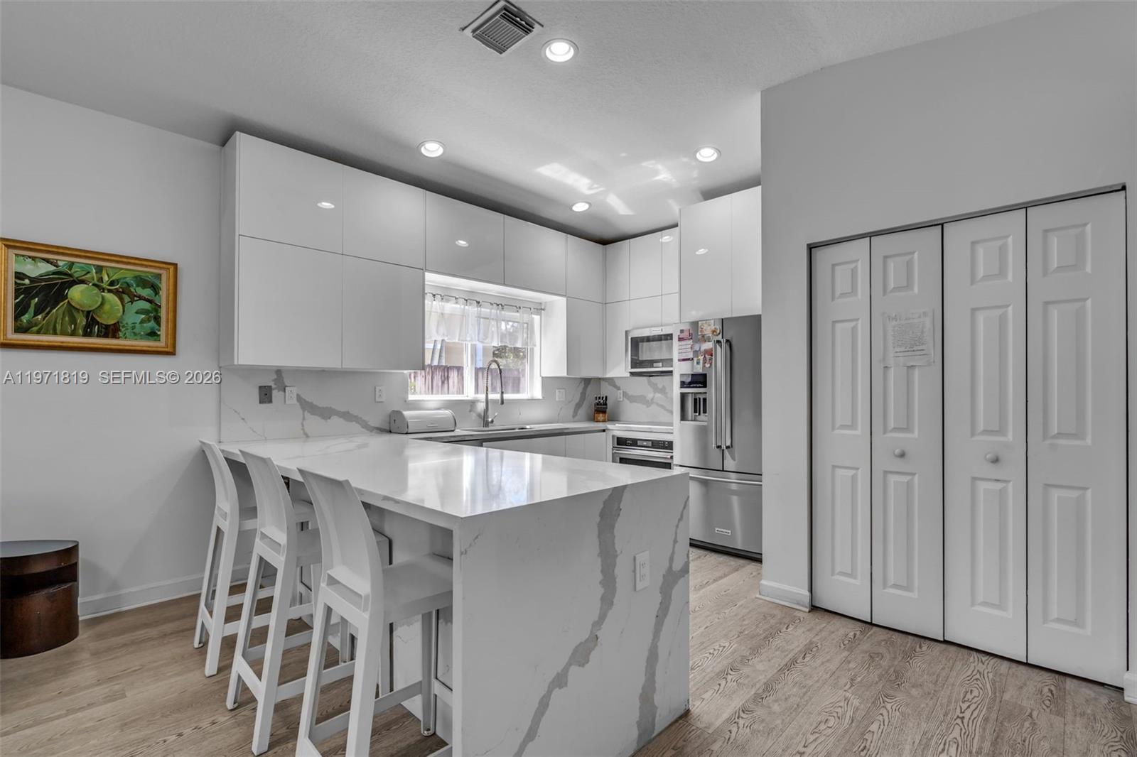 TWIN LAKE SHORES CENTRAL - Residential