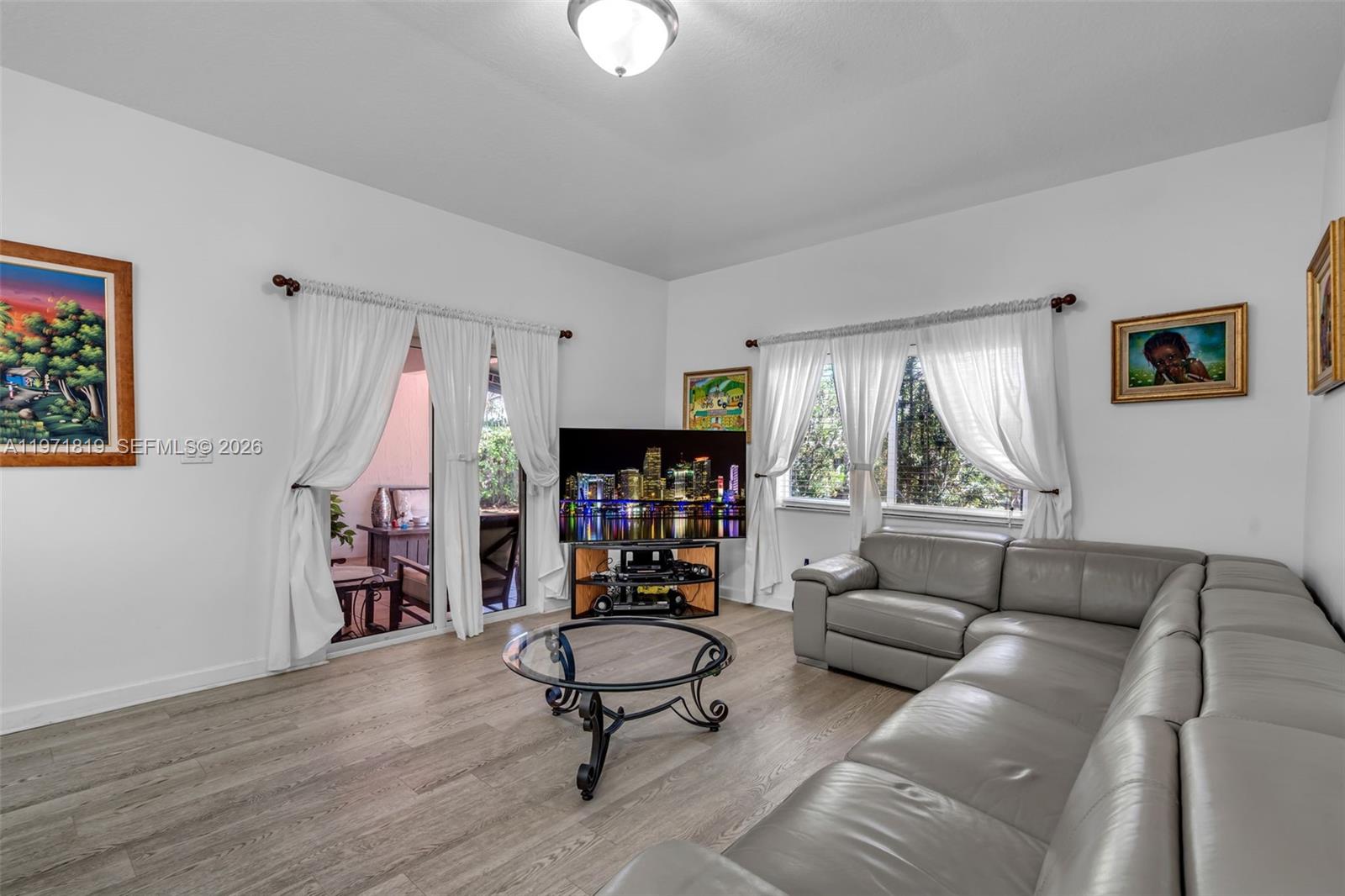 TWIN LAKE SHORES CENTRAL - Residential