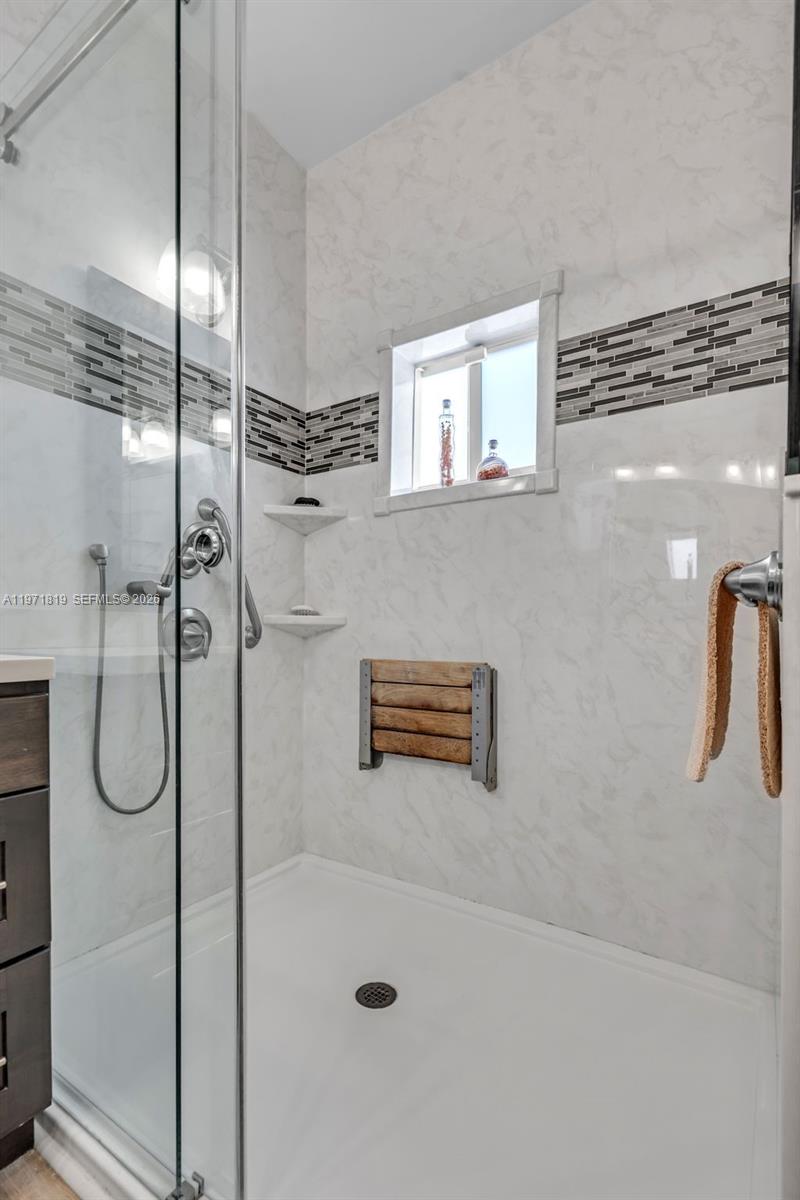 TWIN LAKE SHORES CENTRAL - Residential