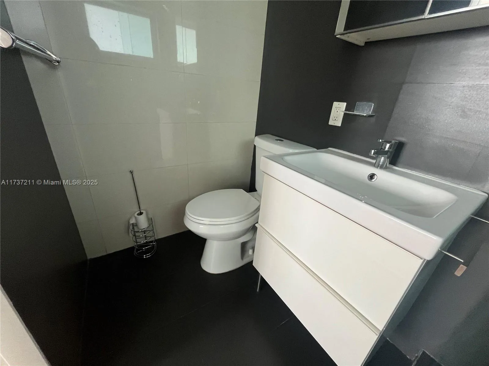 Miami, Florida 33129, United States, 2 Bedrooms Bedrooms, ,2 BathroomsBathrooms,Residential,Pending,9617