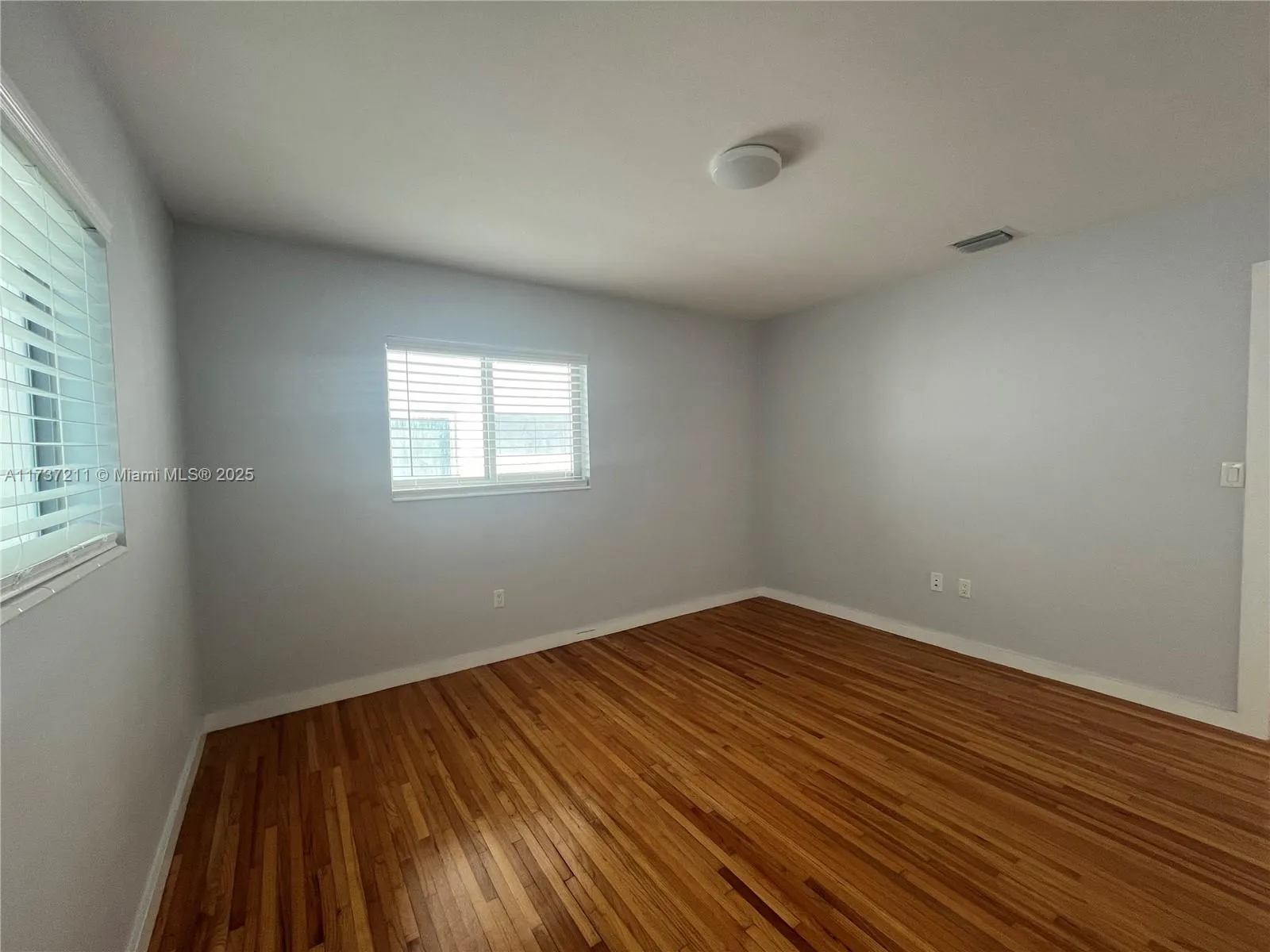 Miami, Florida 33129, United States, 2 Bedrooms Bedrooms, ,2 BathroomsBathrooms,Residential,Pending,9617