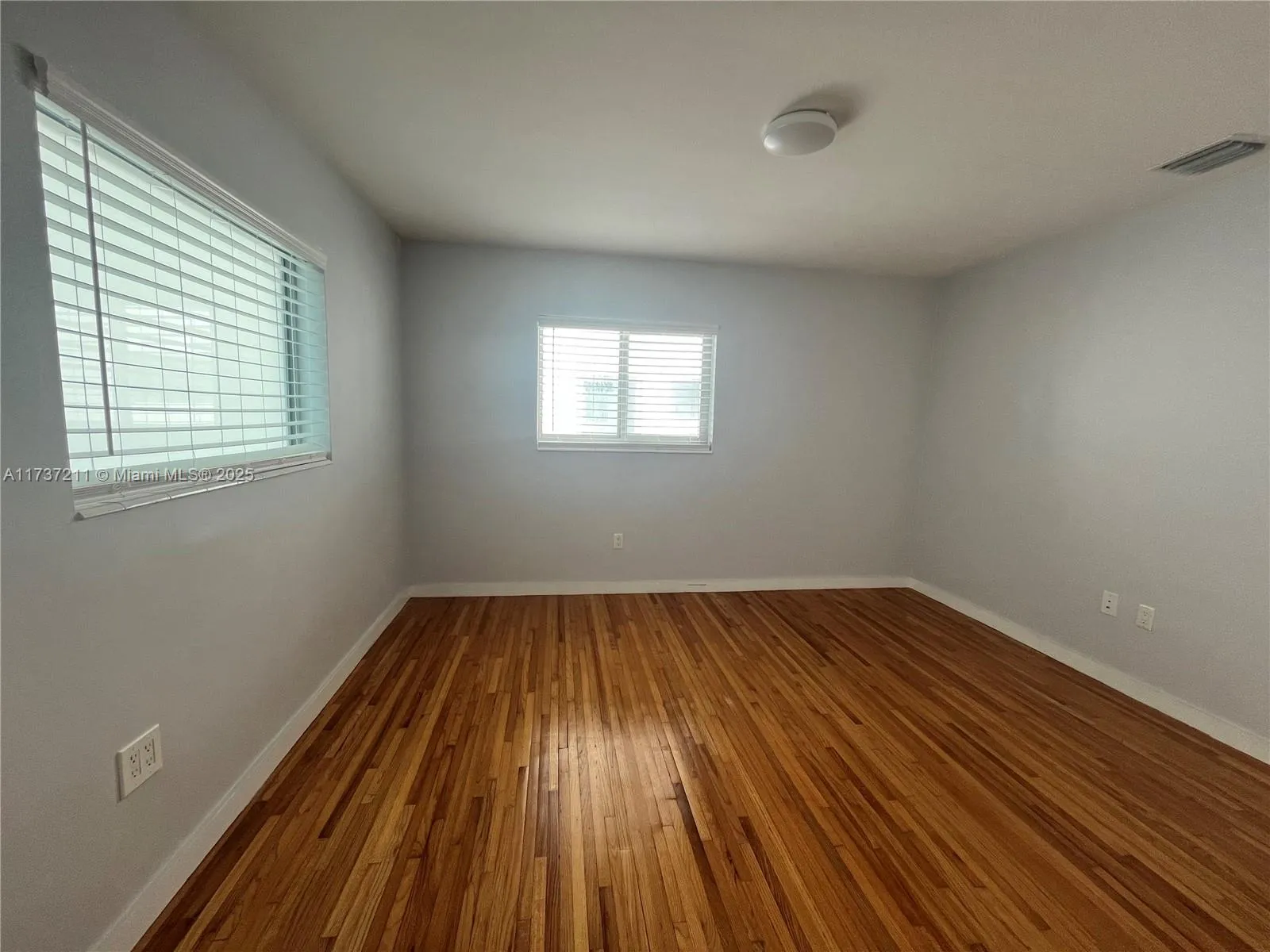 Miami, Florida 33129, United States, 2 Bedrooms Bedrooms, ,2 BathroomsBathrooms,Residential,Pending,9617