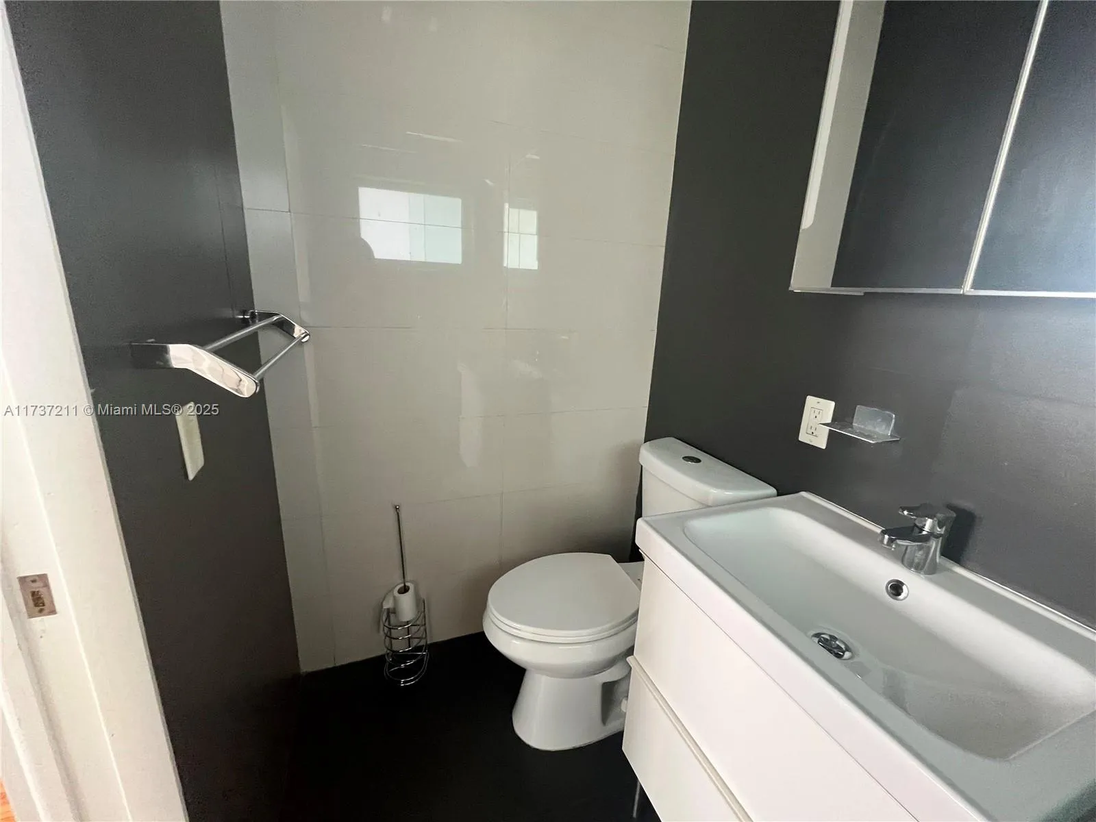 Miami, Florida 33129, United States, 2 Bedrooms Bedrooms, ,2 BathroomsBathrooms,Residential,Pending,9617