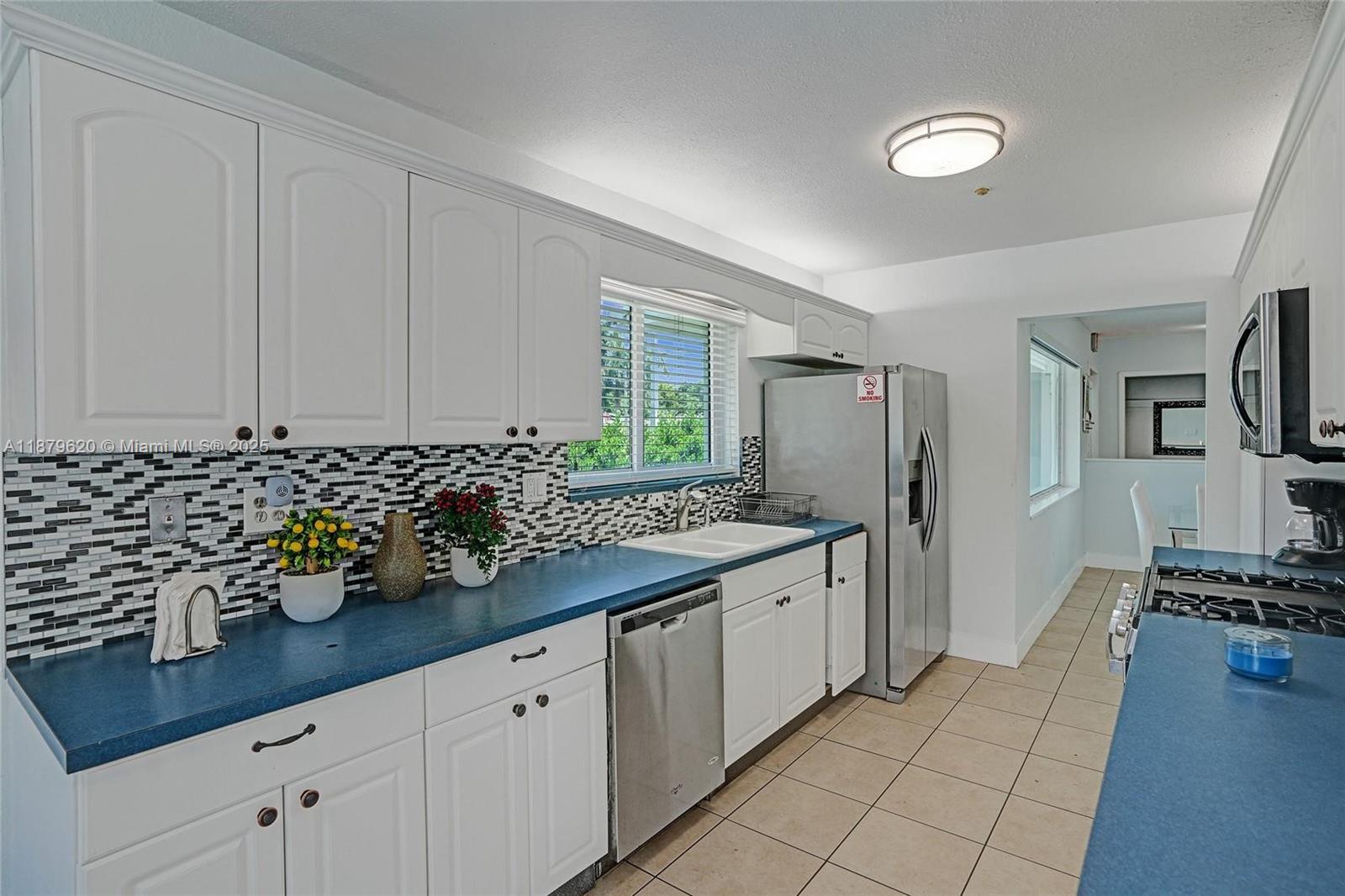 ROSEN TR - Residential Lease