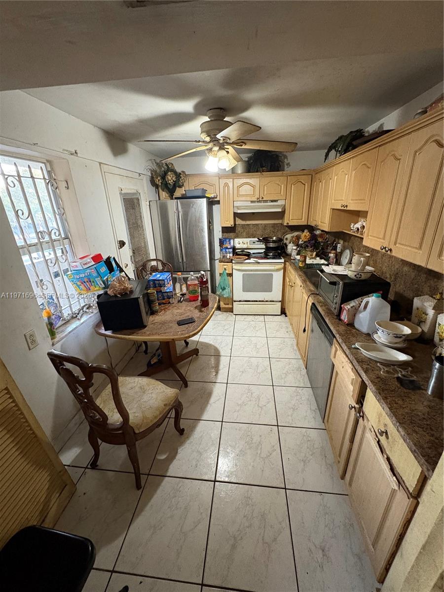 1401 NE 191st St D204