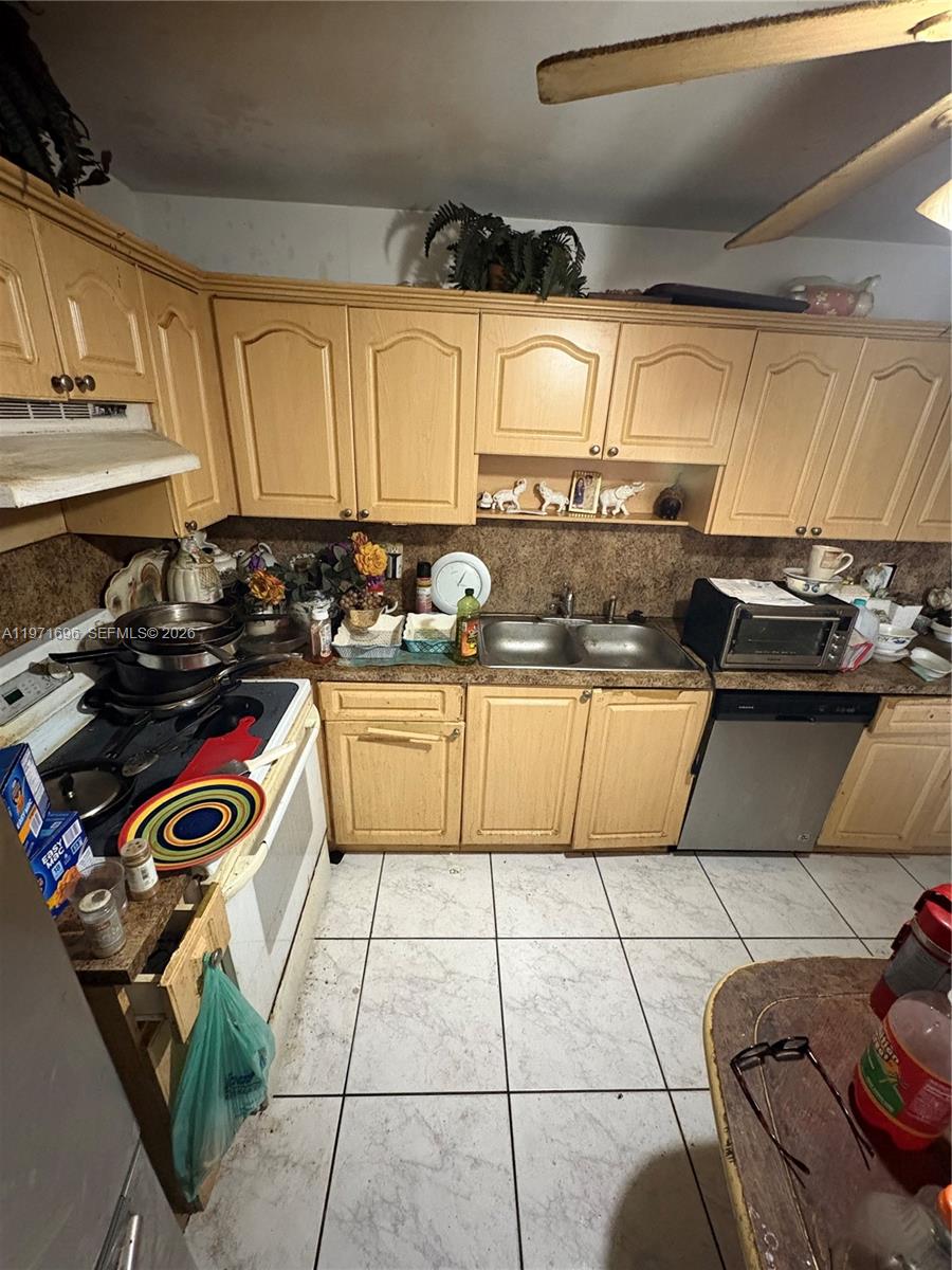 1401 NE 191st St D204