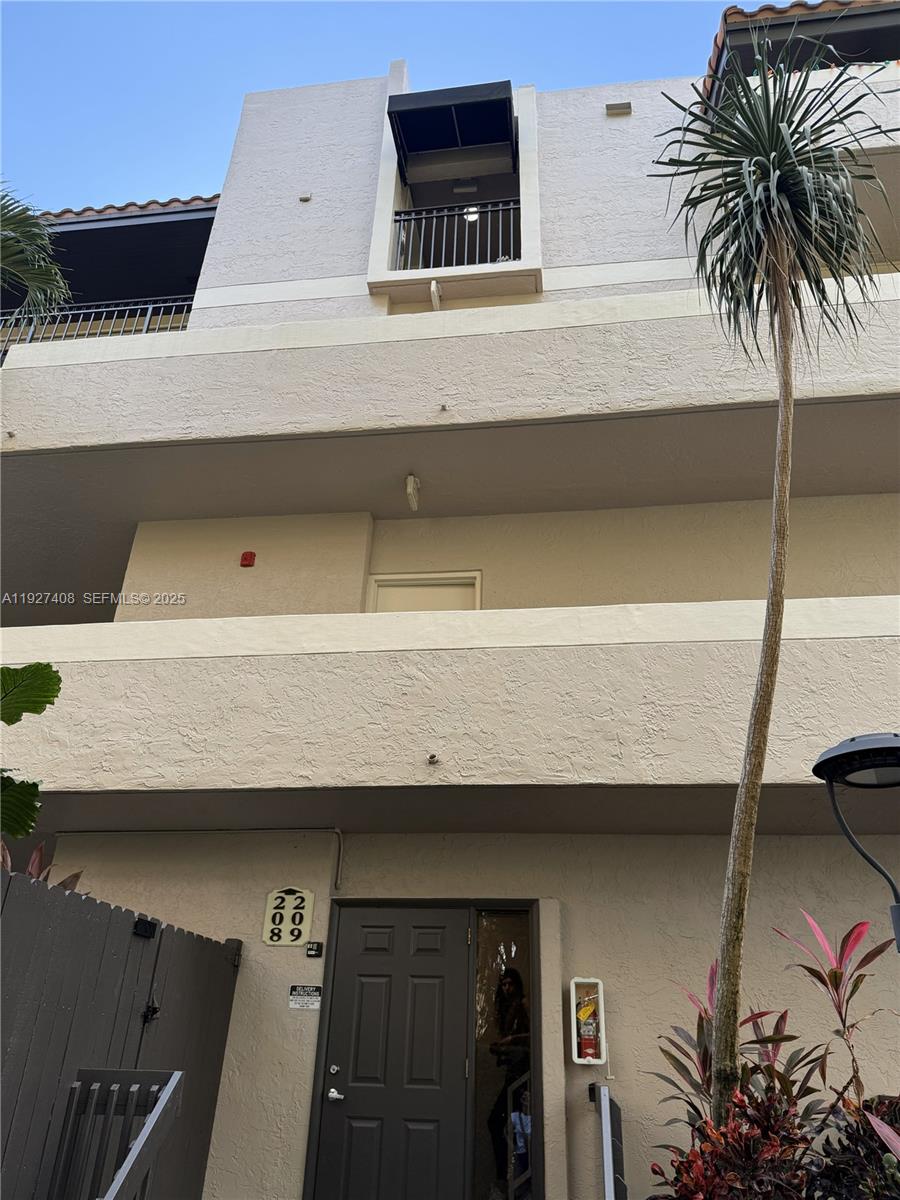 PALM CREST VILLAS CONDO - Residential