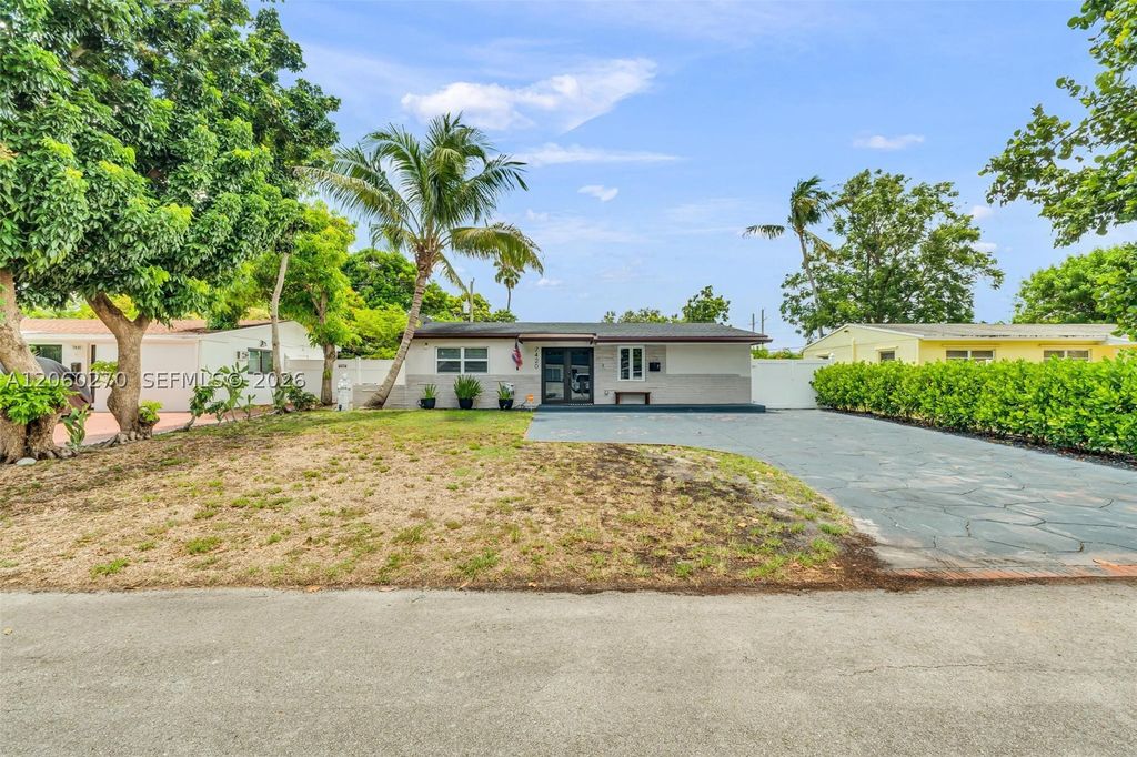 Photo of 7420 Hope St, Hollywood, FL 33024 (MLS # A12060270)