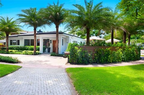 2575 Pine Tree Dr Miami Beach FL 33140
