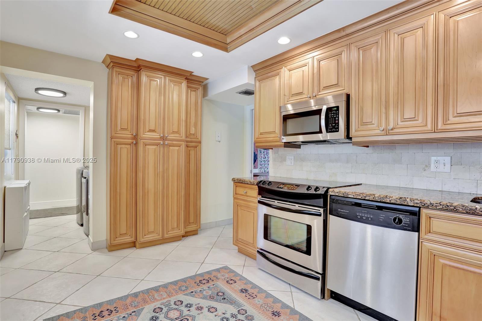 4020 W Palm Aire Dr 204