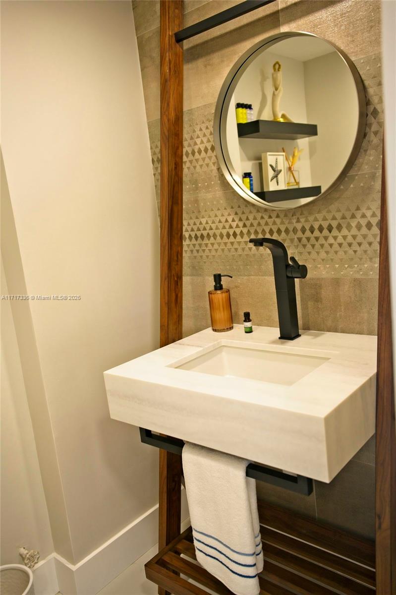 EDEN ISLES CONDO PART 3 - Residential