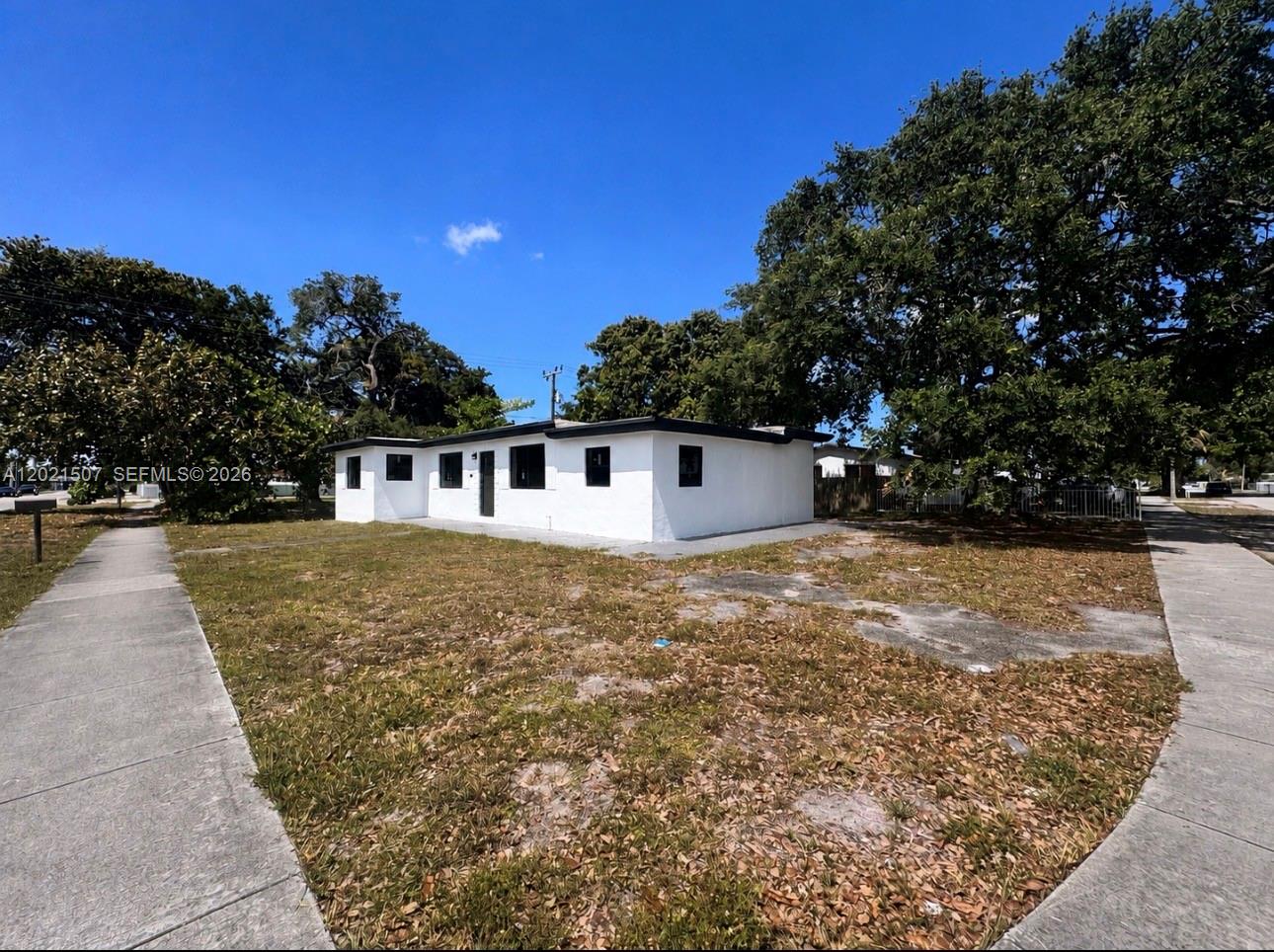 PINE TREE PARK - Residential