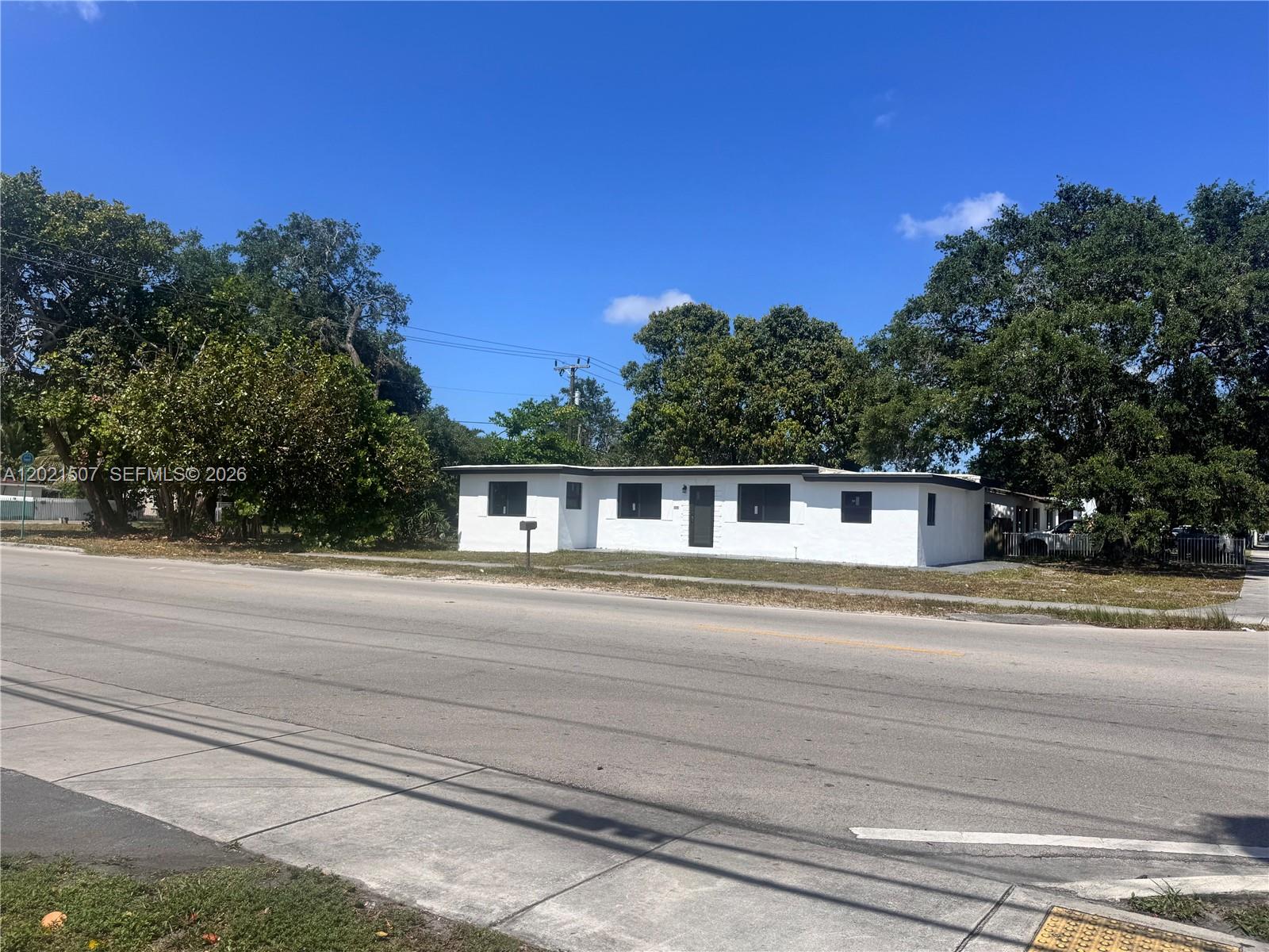 PINE TREE PARK - Residential