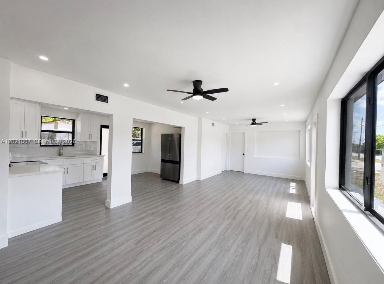 PINE TREE PARK - Residential
