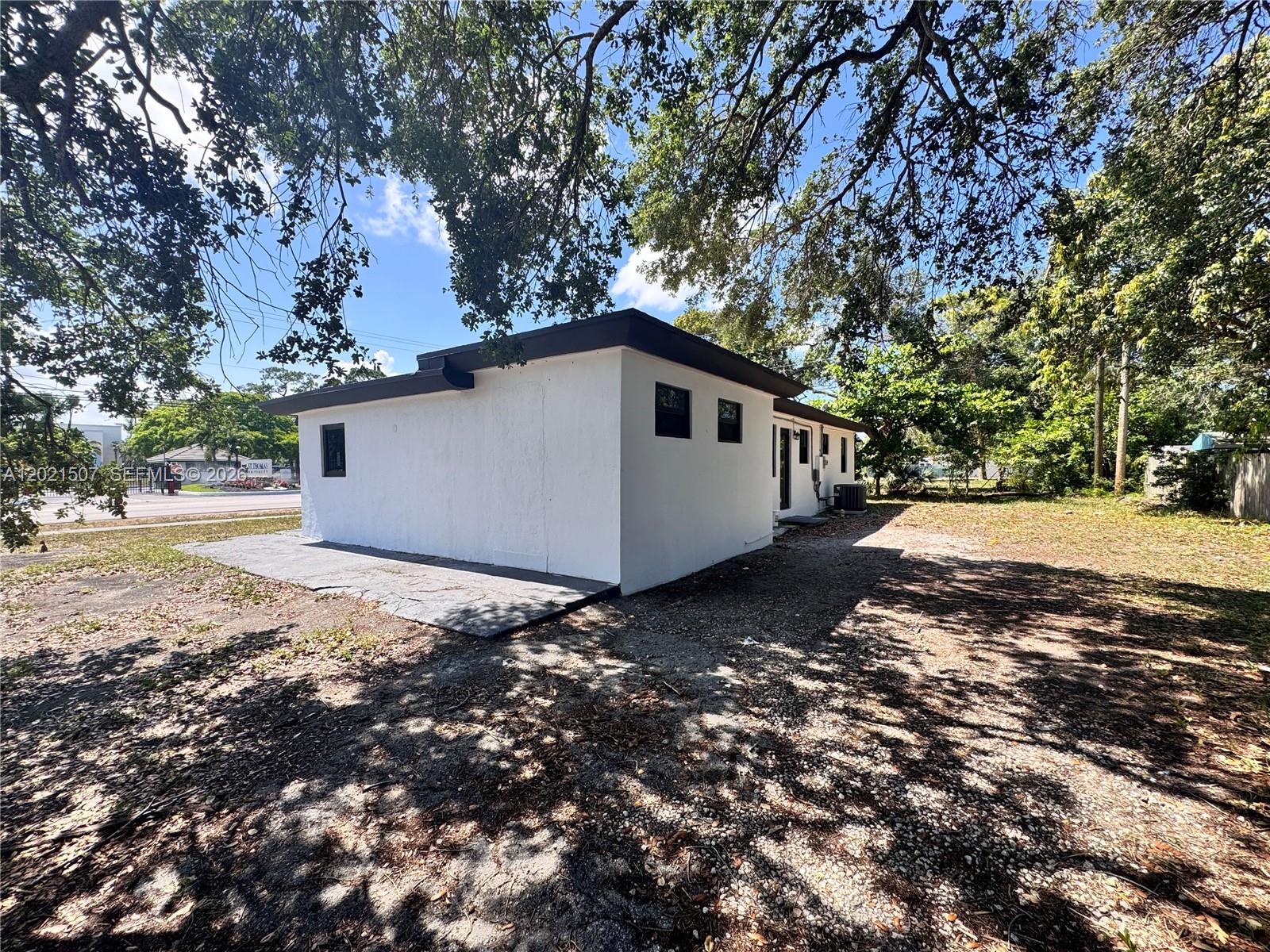 PINE TREE PARK - Residential