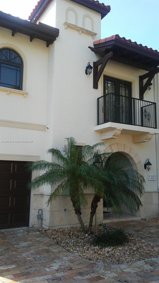 CASA ZAMORA CONDO - Residential Lease