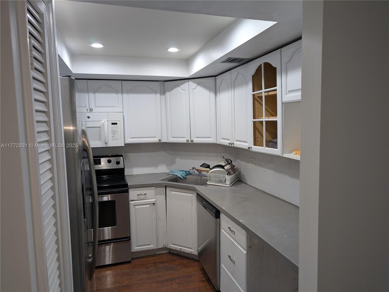 BOCA PALMS CONDO TR B - Residential
