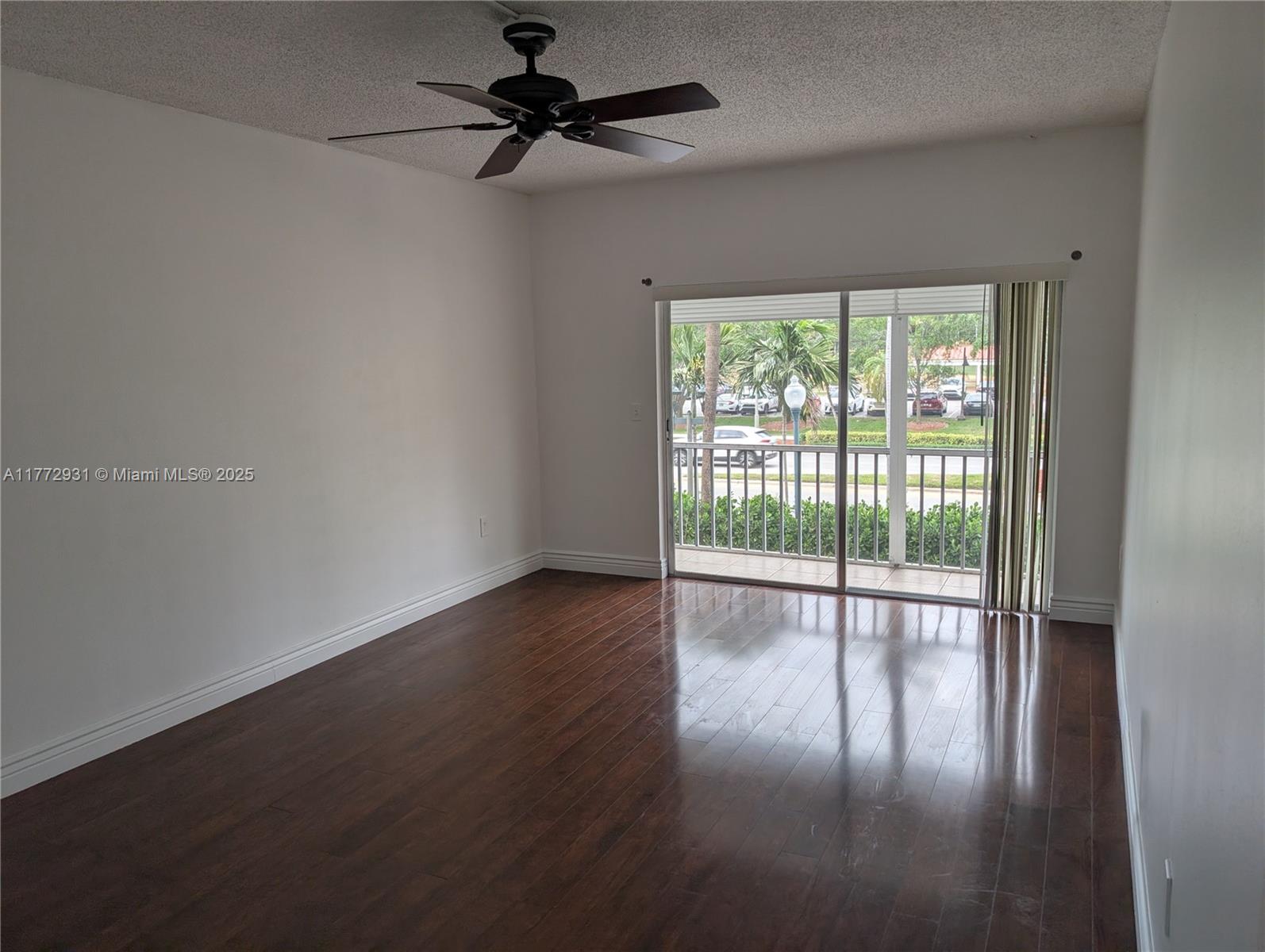 Discover this beautiful and well-maintained condo in a peaceful community, just a 10-minute walk from shops, restaurants, and the beach. Ideally situated next to Palmetto Dunes Park, this prime location offers easy access to US-1 and I-95 for seamless commuting. The community boasts fantastic amenities, including a sparkling pool, on-site laundry facilities, and ample guest parking, ensuring convenience and comfort for both you and your visitors. Don’t miss the opportunity to experience the perfect blend of relaxation and accessibility! Easy to show!