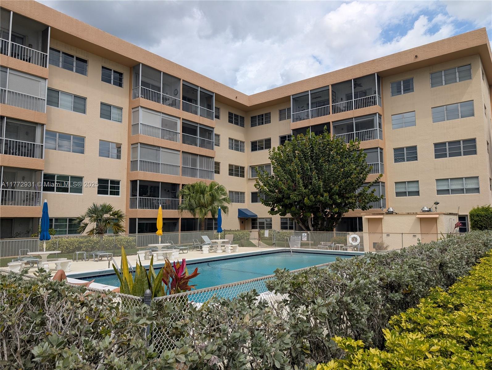 BOCA PALMS CONDO TR B - Residential