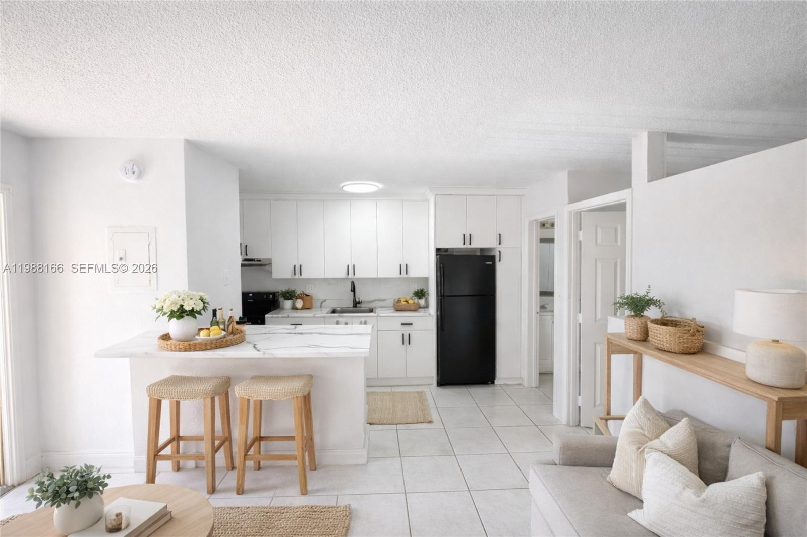 EL SOL AT MAIN STREET CON - Residential Lease