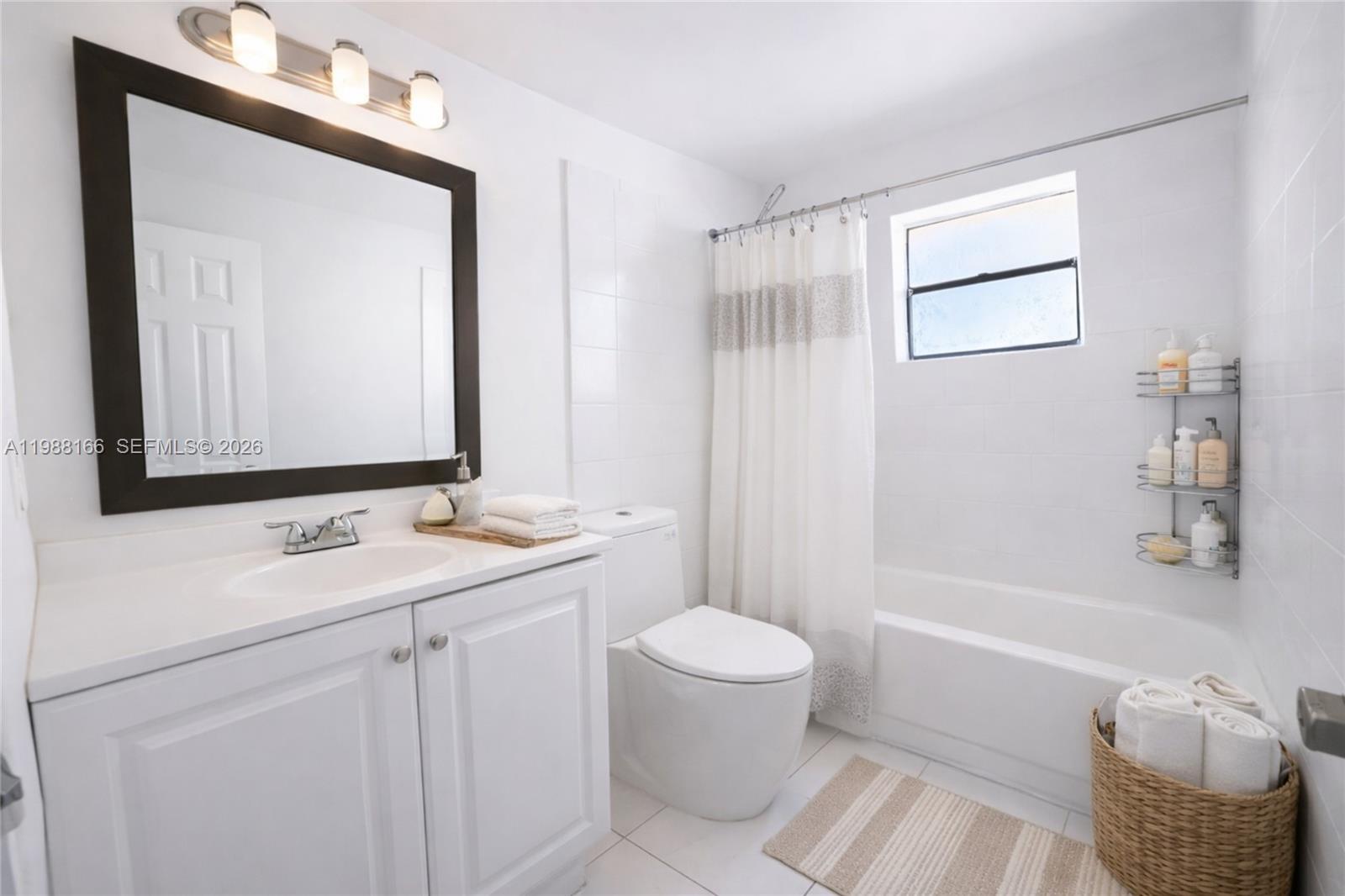 EL SOL AT MAIN STREET CON - Residential Lease