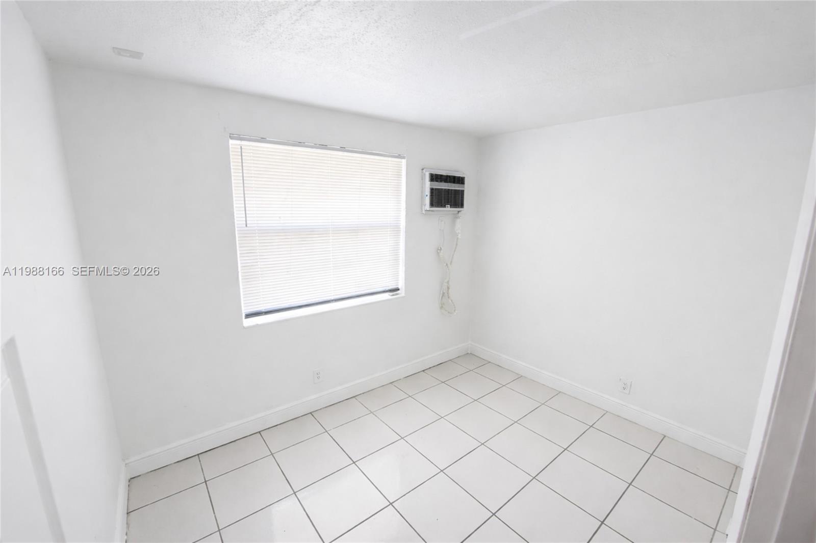 EL SOL AT MAIN STREET CON - Residential Lease