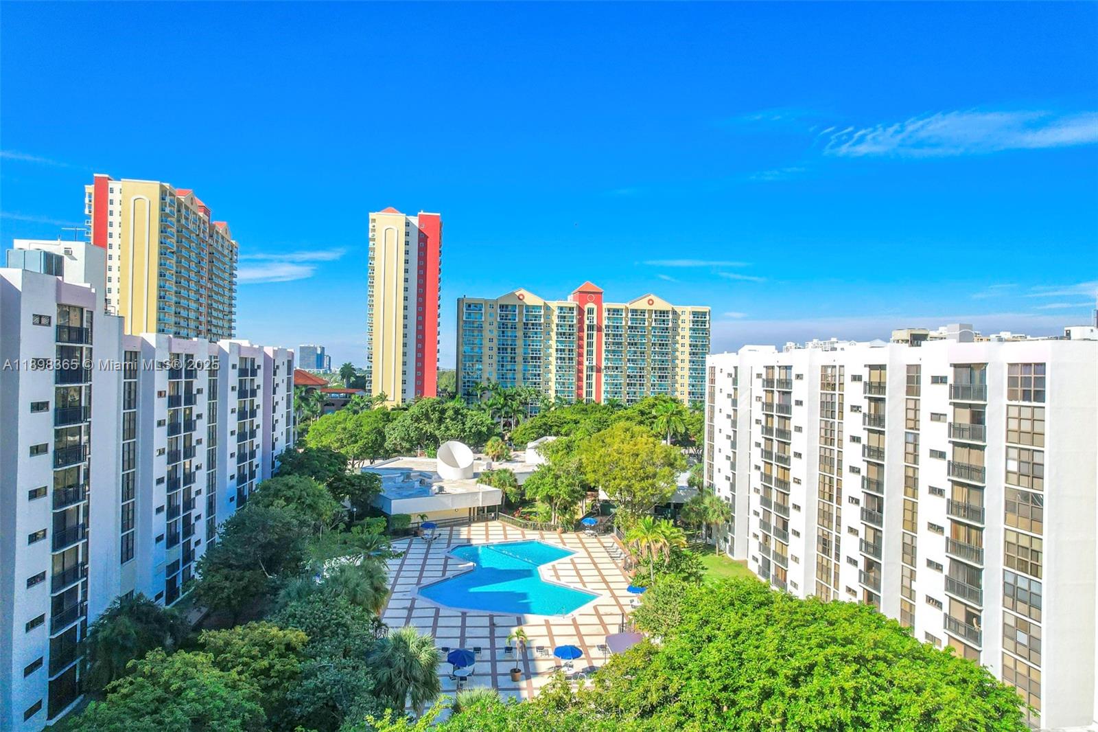 Plaza Americas Pt 03 - Residential