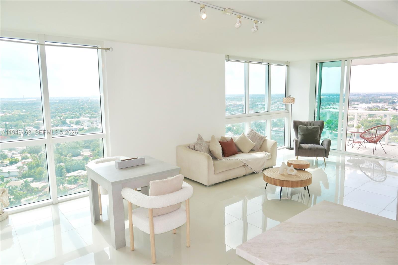 TERRAZAS RIVERPARK VILLAG - Residential