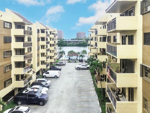 Condominium in Miami FL 5249 7th St St 32.jpg