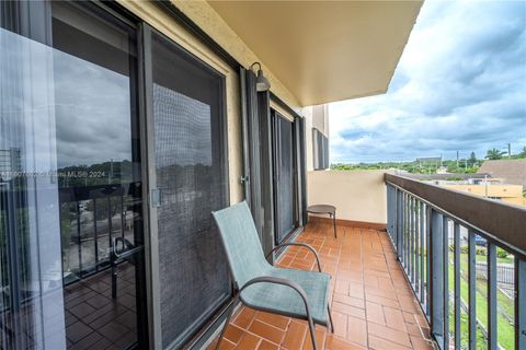 Condominium in Miami FL 5249 7th St St 28.jpg