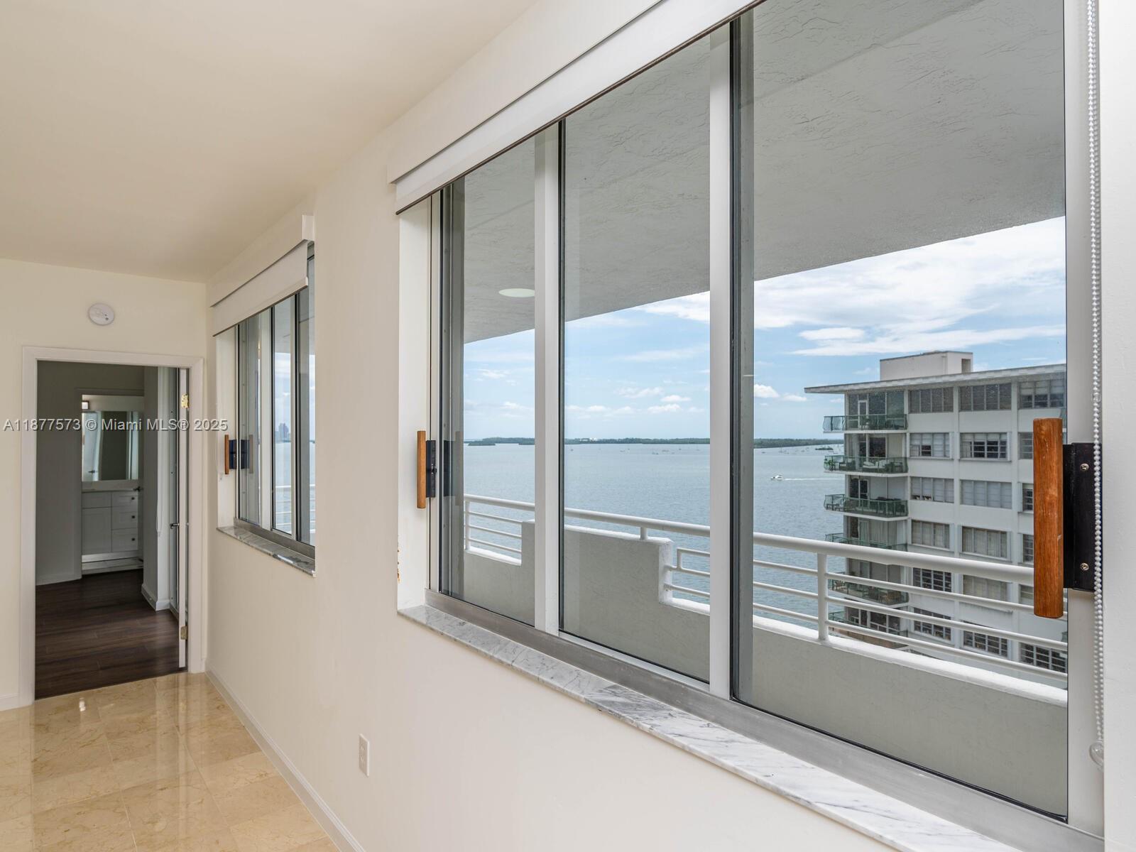 1402 Brickell Bay Dr 1203
