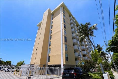 Tiny photo for 2000 NE 135th St #906, North Miami, FL 33181 (MLS # A12041929)