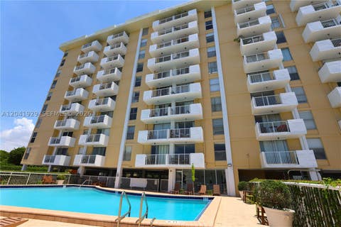 Tiny photo for 2000 NE 135th St #906, North Miami, FL 33181 (MLS # A12041929)