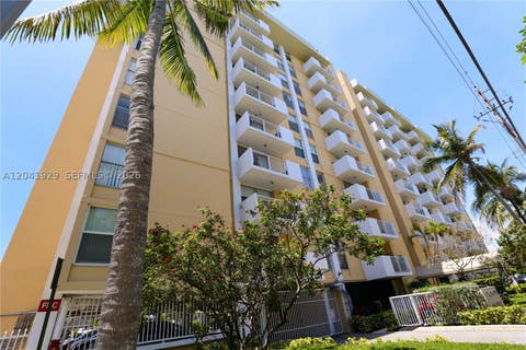 Tiny photo for 2000 NE 135th St #906, North Miami, FL 33181 (MLS # A12041929)