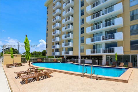 Tiny photo for 2000 NE 135th St #906, North Miami, FL 33181 (MLS # A12041929)