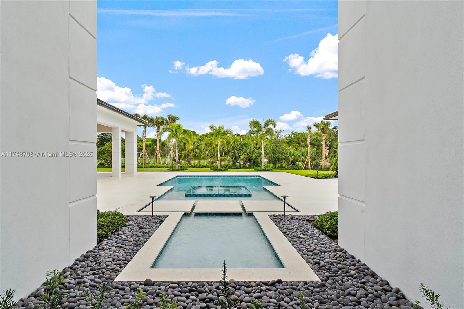 BEARS CLUB - Residential