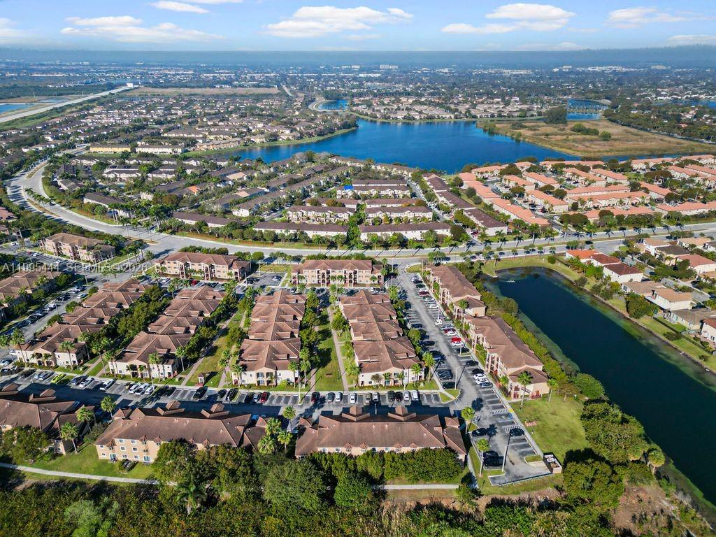 THE COURTS AT BAYSHORE II - Residential