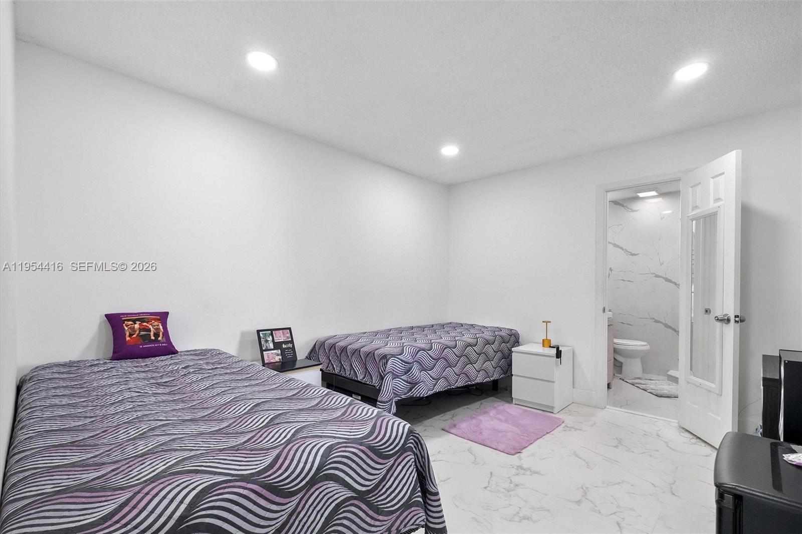 MEADOW WOOD MANOR #4 - Residential