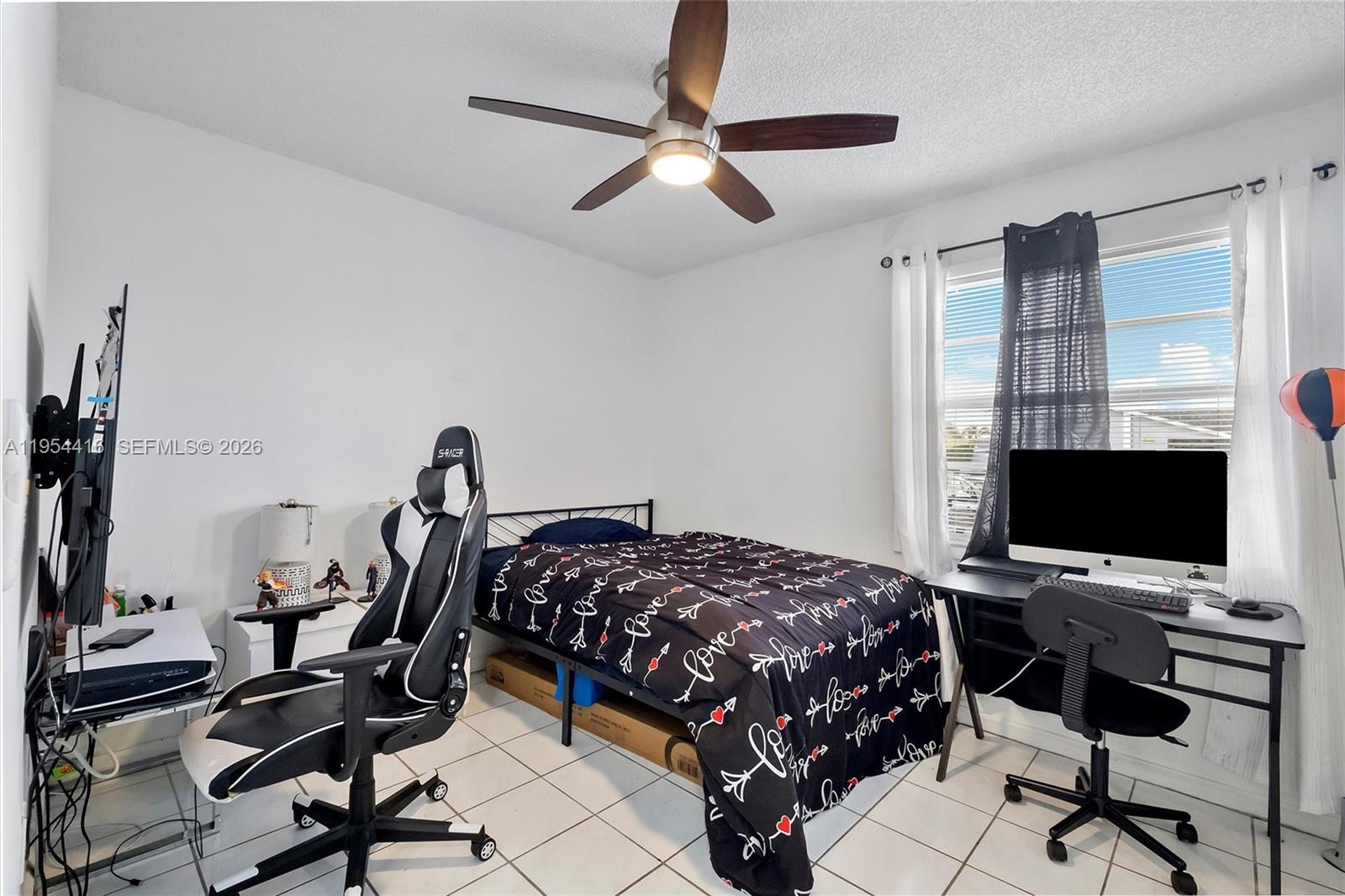 MEADOW WOOD MANOR #4 - Residential