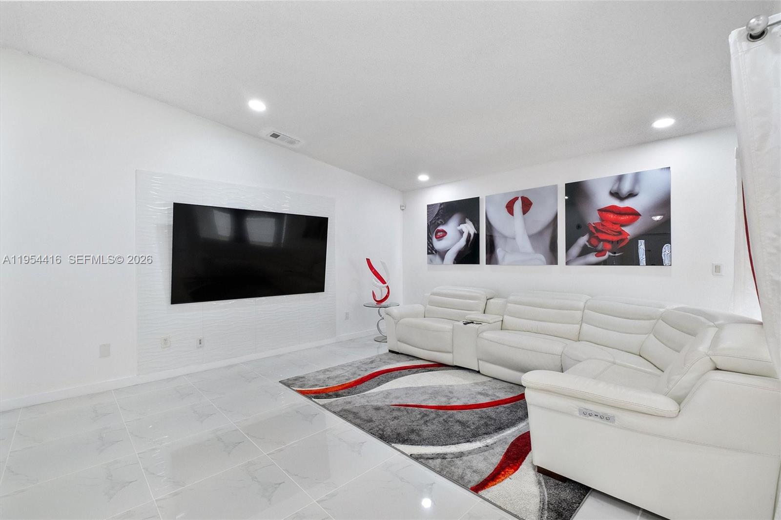 MEADOW WOOD MANOR #4 - Residential