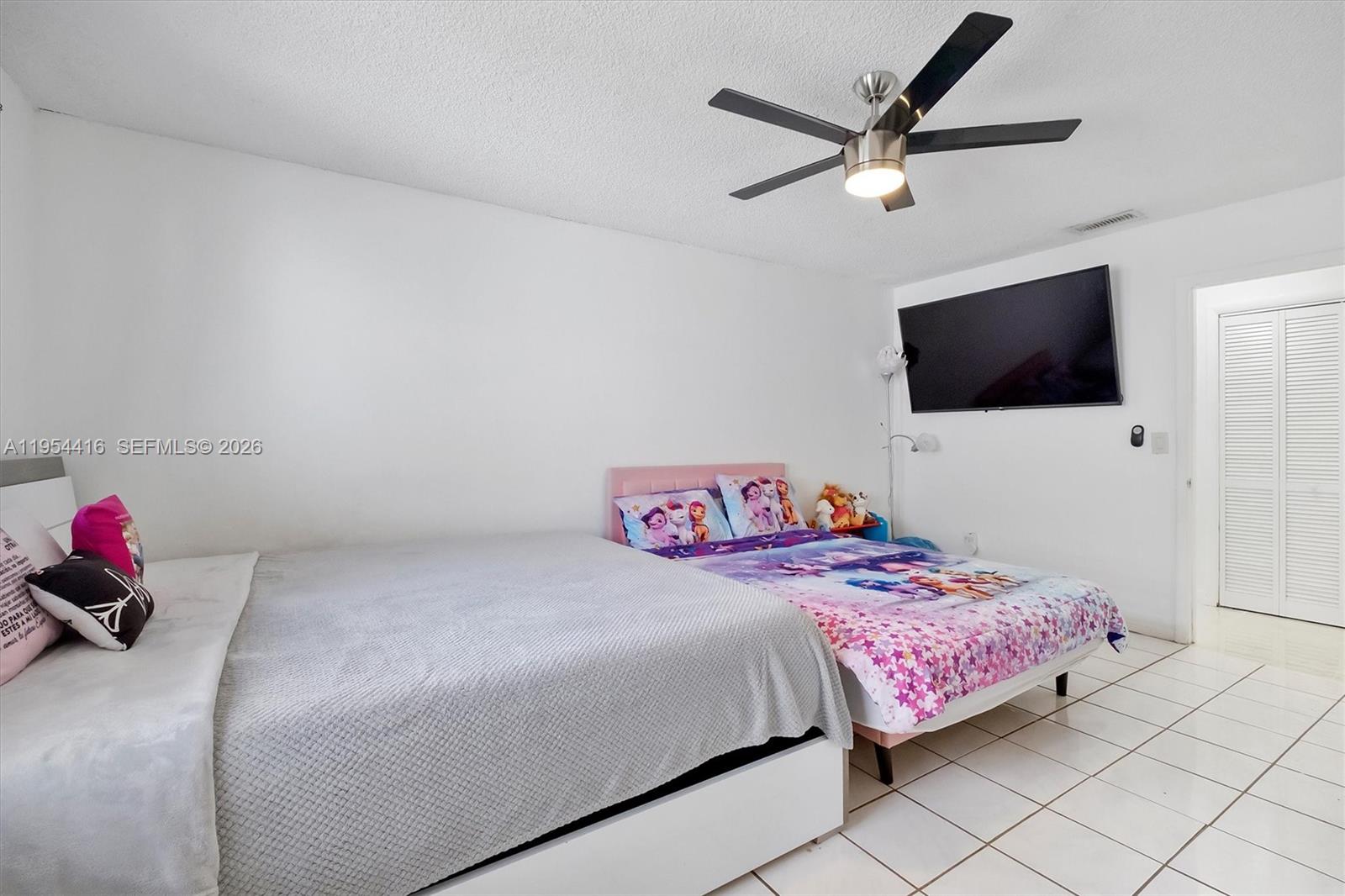 MEADOW WOOD MANOR #4 - Residential