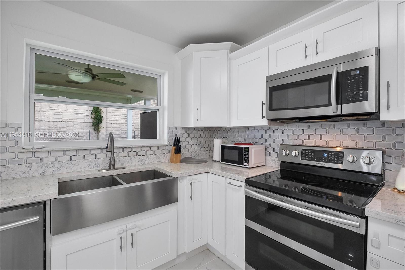 MEADOW WOOD MANOR #4 - Residential