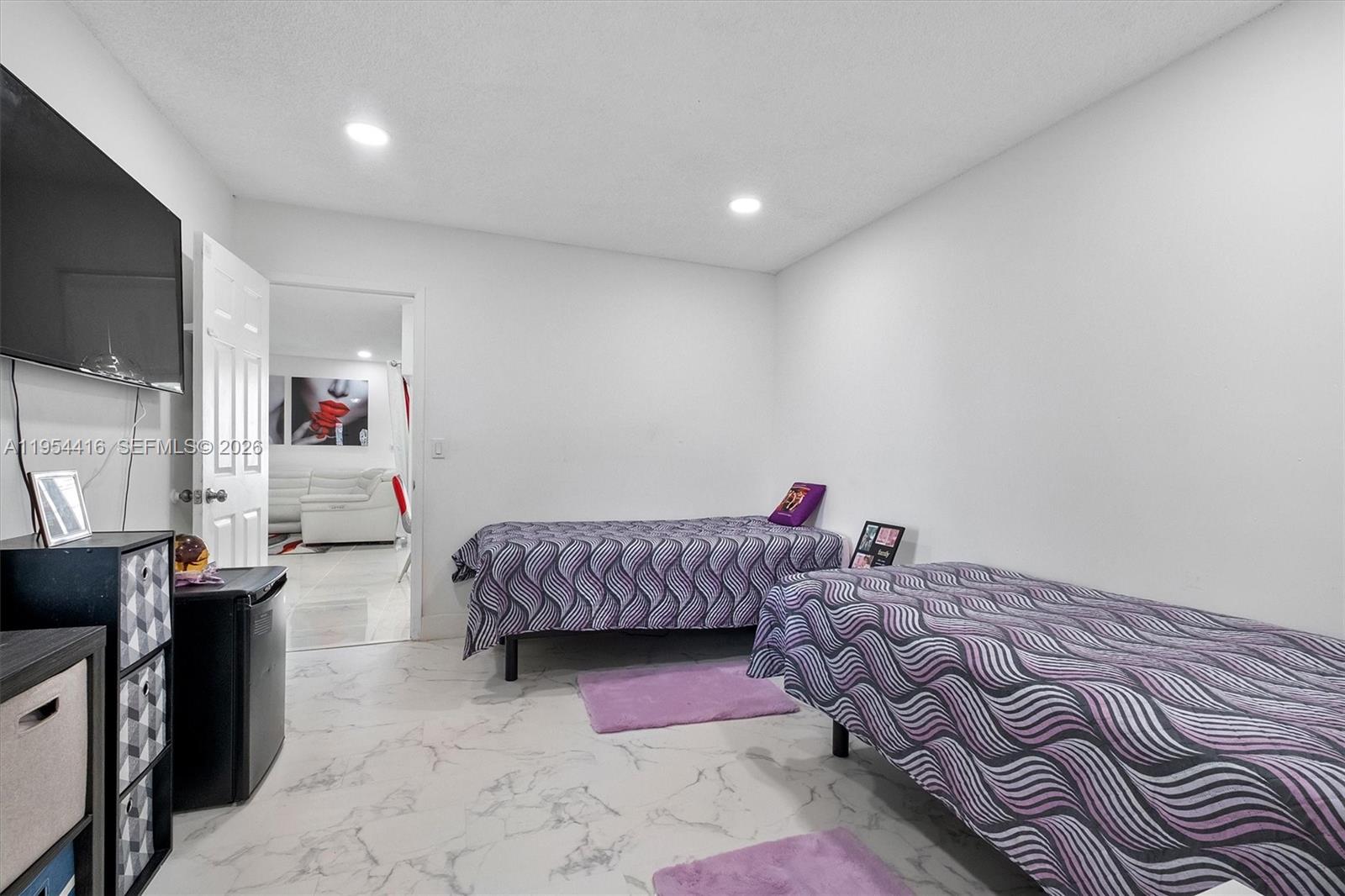 MEADOW WOOD MANOR #4 - Residential